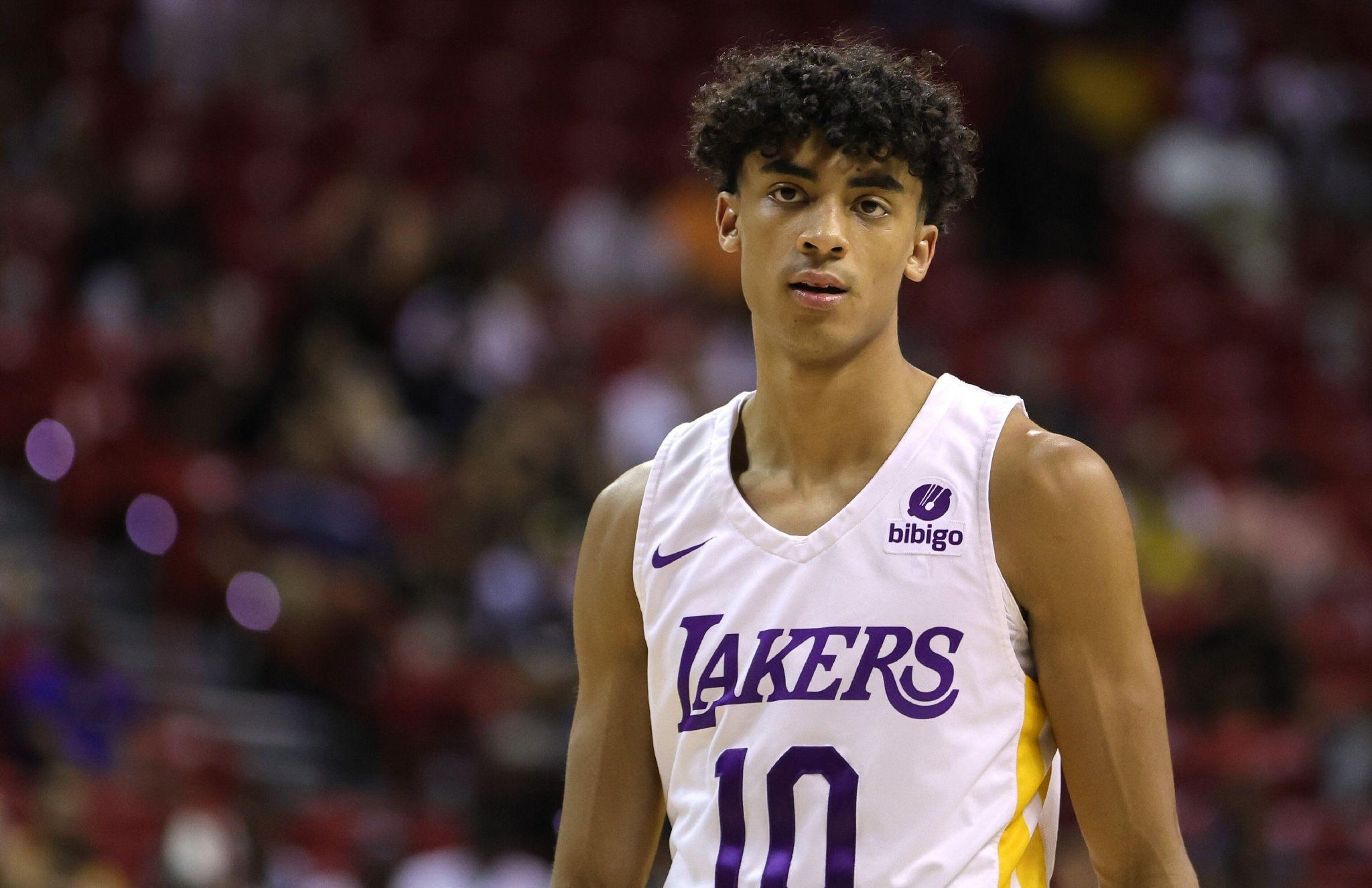 开云体育入口-关于湖人年轻球员摩尔表现抢眼，赢得主帅赞赏的信息