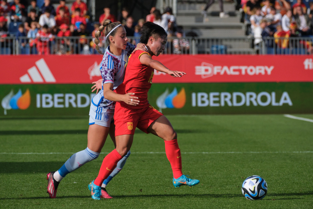 关于国际足球赛:中国女足向世界传递正能量的信息