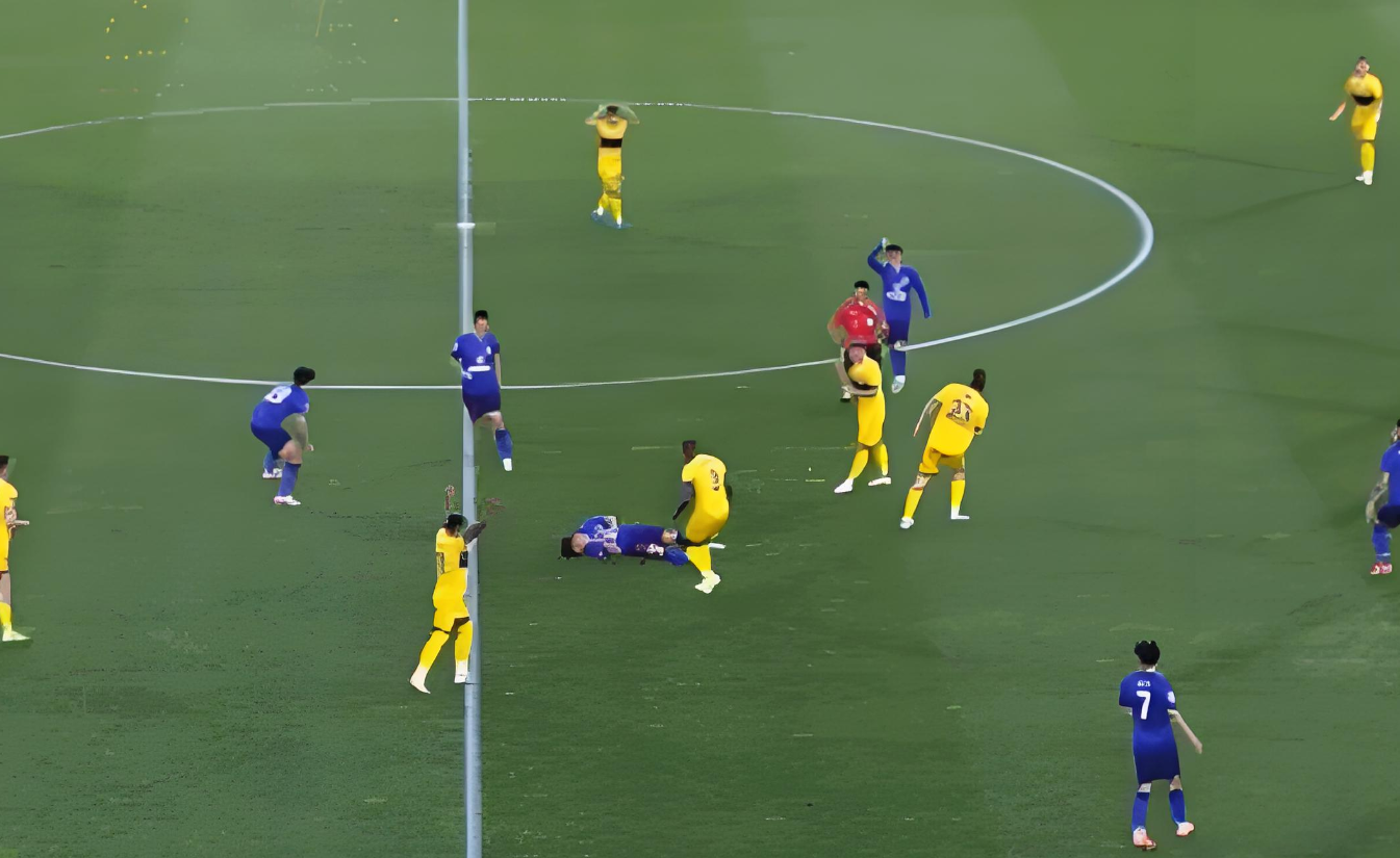 开云体育-比赛中惊险的一幕激动人心，令人难以忘怀