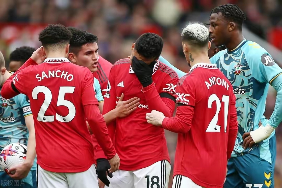 开云官网-俄罗斯队球员因红牌被罚下，球队留下困惑的简单介绍