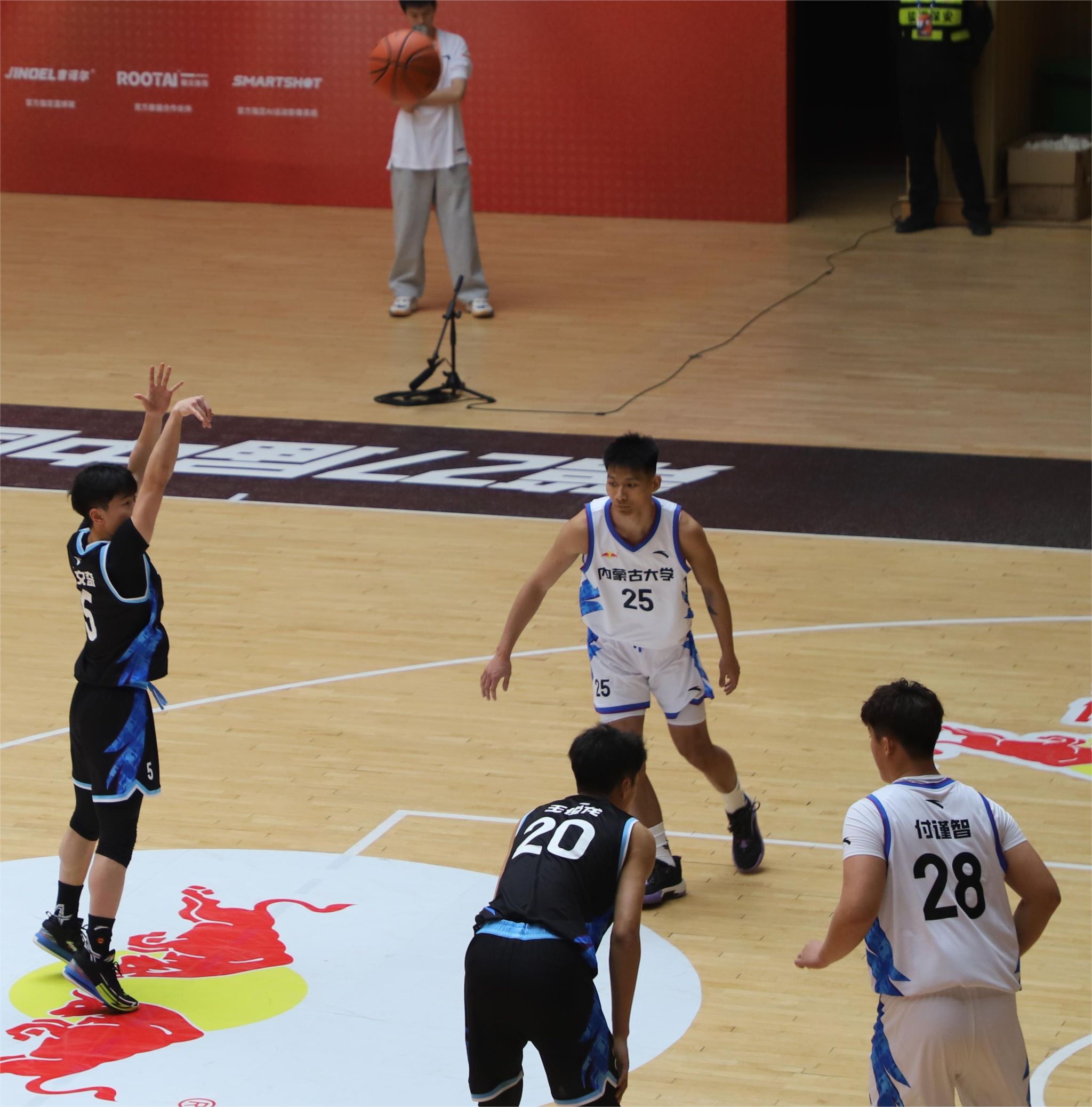 重要的篮球职业联赛交锋拉开帷幕