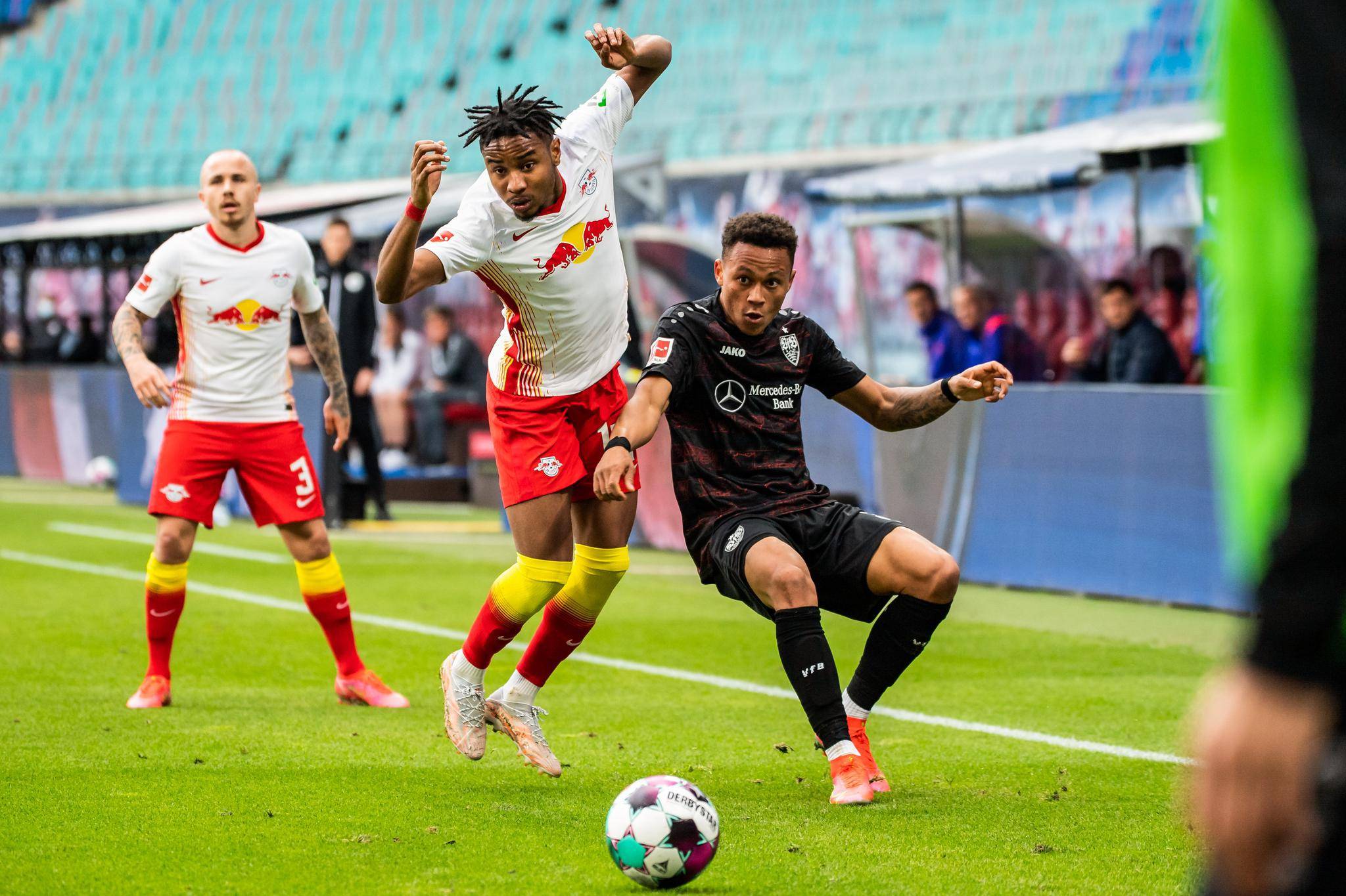 斯图加特主场大胜,逼近欧战资格区 斯图加特主场大胜,逼近欧战资格区