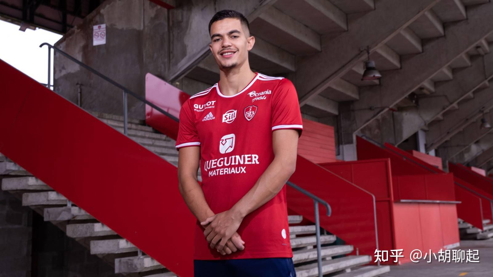 开云体育官网-南特主教练谈队内挑战，冲刺欧战