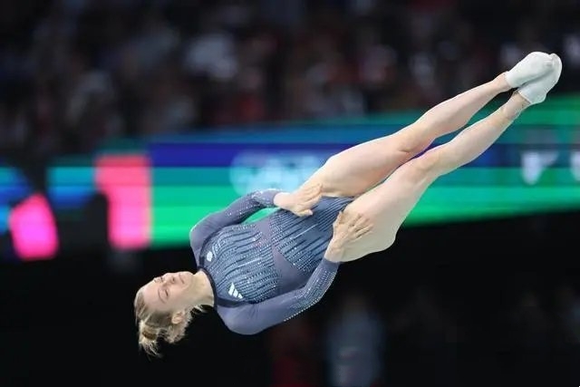 开云体育在线-包含高难度动作轮番上阵，蹦床选手表现抢眼的词条