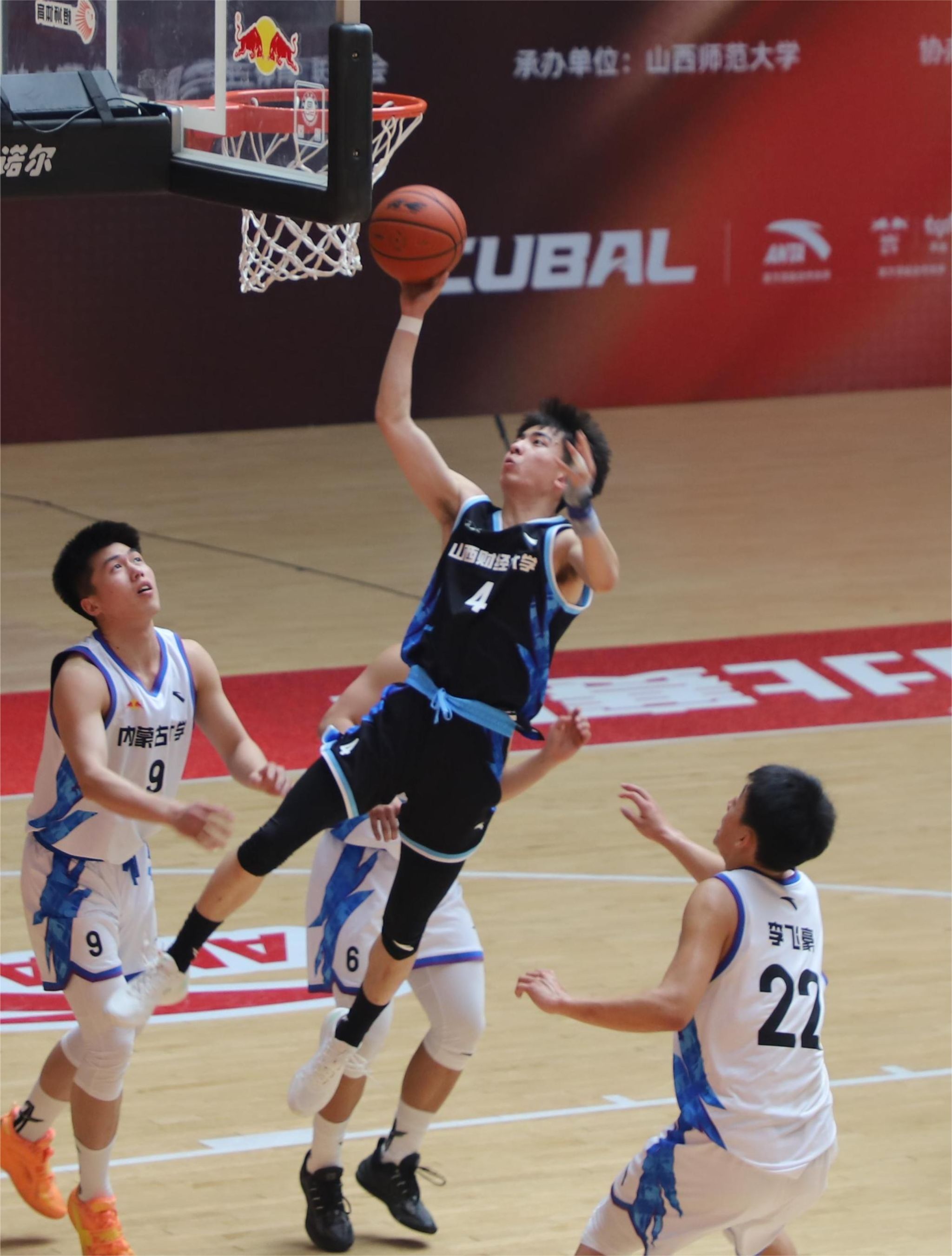 优秀篮球新人晋级专业联赛，迎来事业高峰的简单介绍