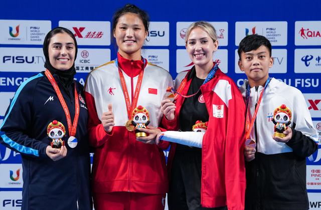 包含意大利跆拳道选手勇夺冠军，实力非凡的词条