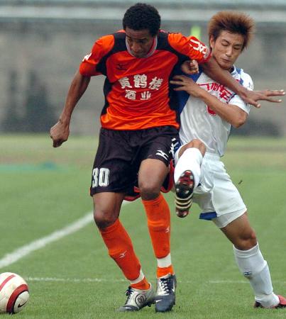 包含毅腾客场击败力帆，豪取三分的词条