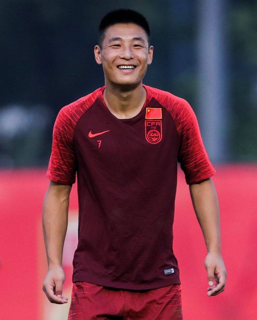 武磊帽子戏法——武磊在比赛中独造三球的表现