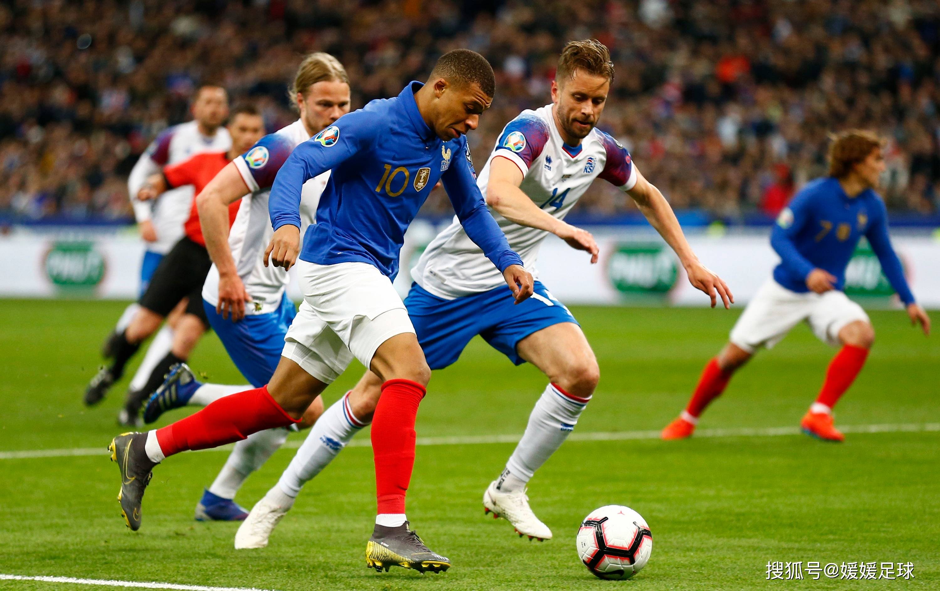 比利时主场大胜几内亚,继续领跑 比利时主场大胜几内亚,继续领跑