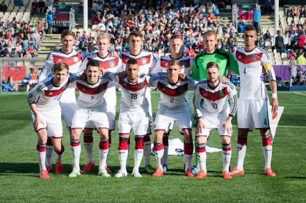 开云官网-包含法兰克福青年队敢为人先，勇攀登峰的词条