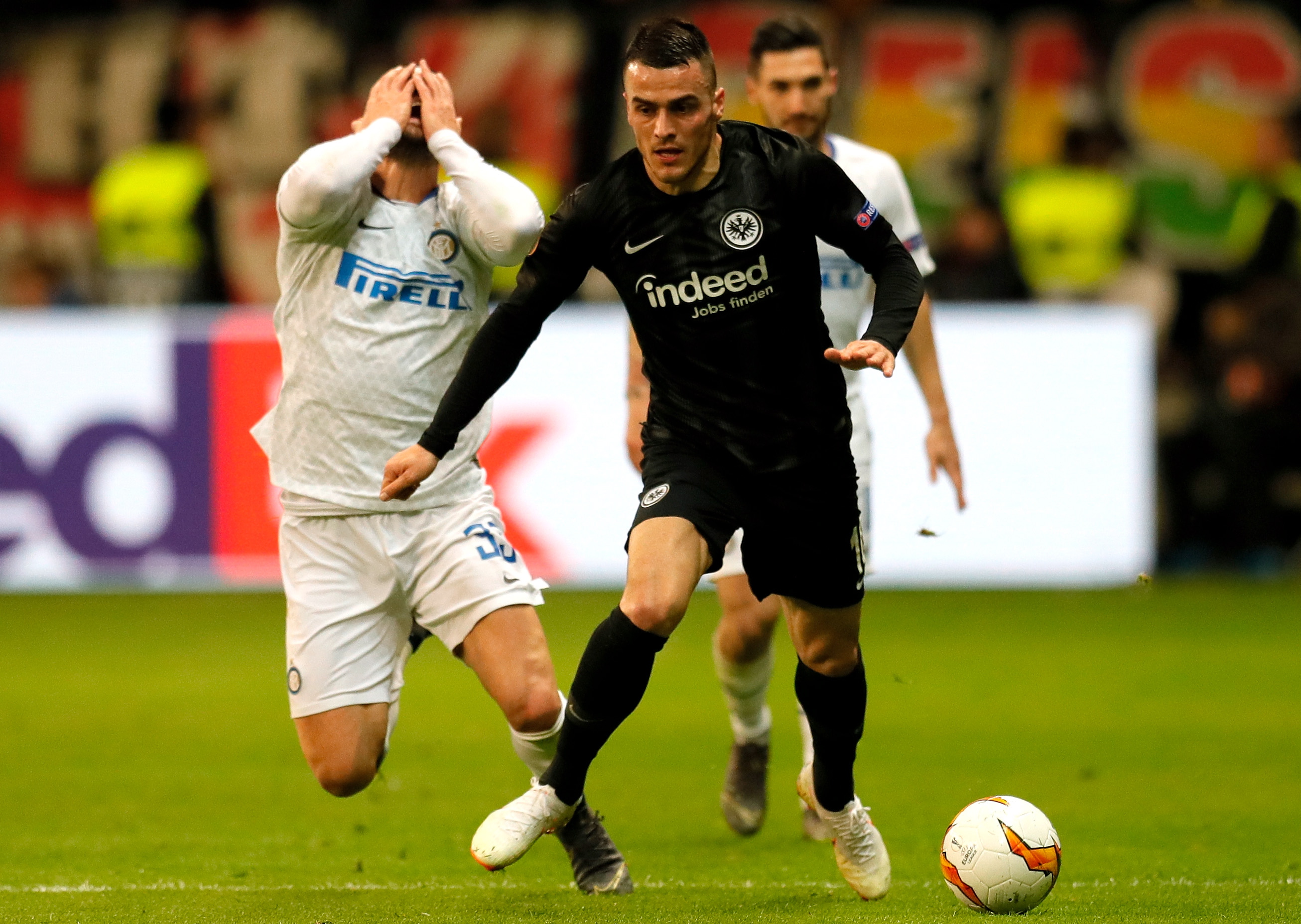 包含法兰克福青年队敢为人先，勇攀登峰的词条