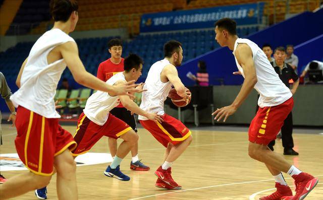 包含姚明宣布将组建国家级篮球青训营的词条