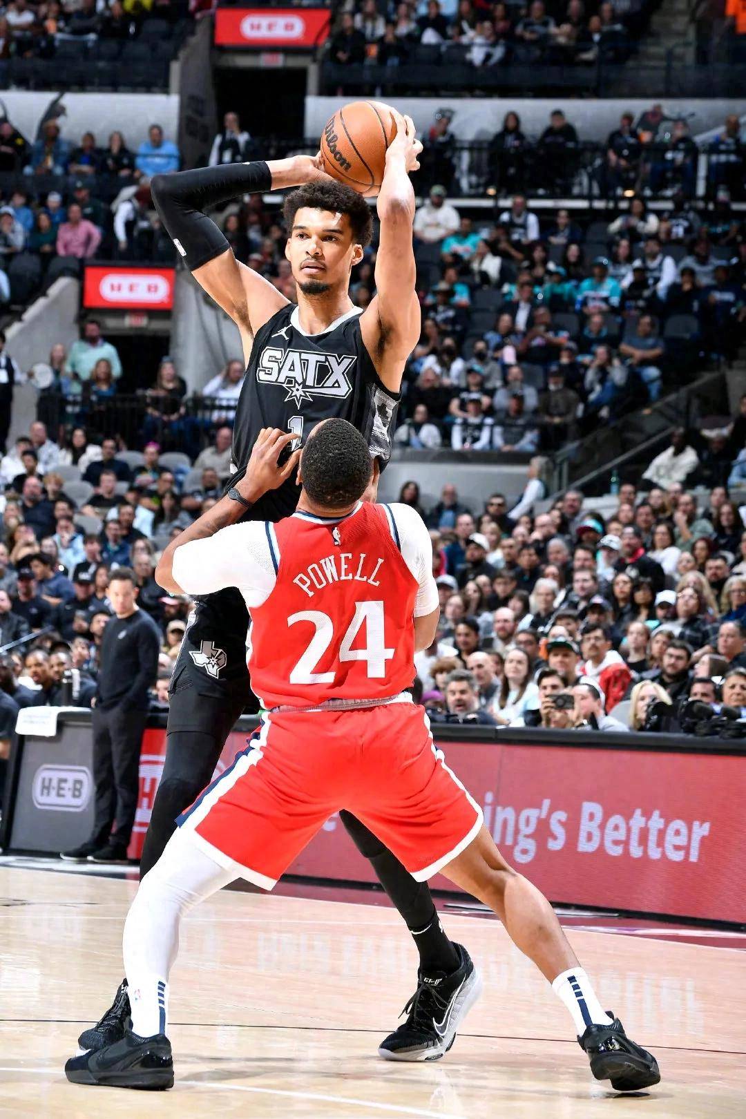 开拓者力战不敌快船遗憾落败 开拓者力战不敌快船遗憾落败