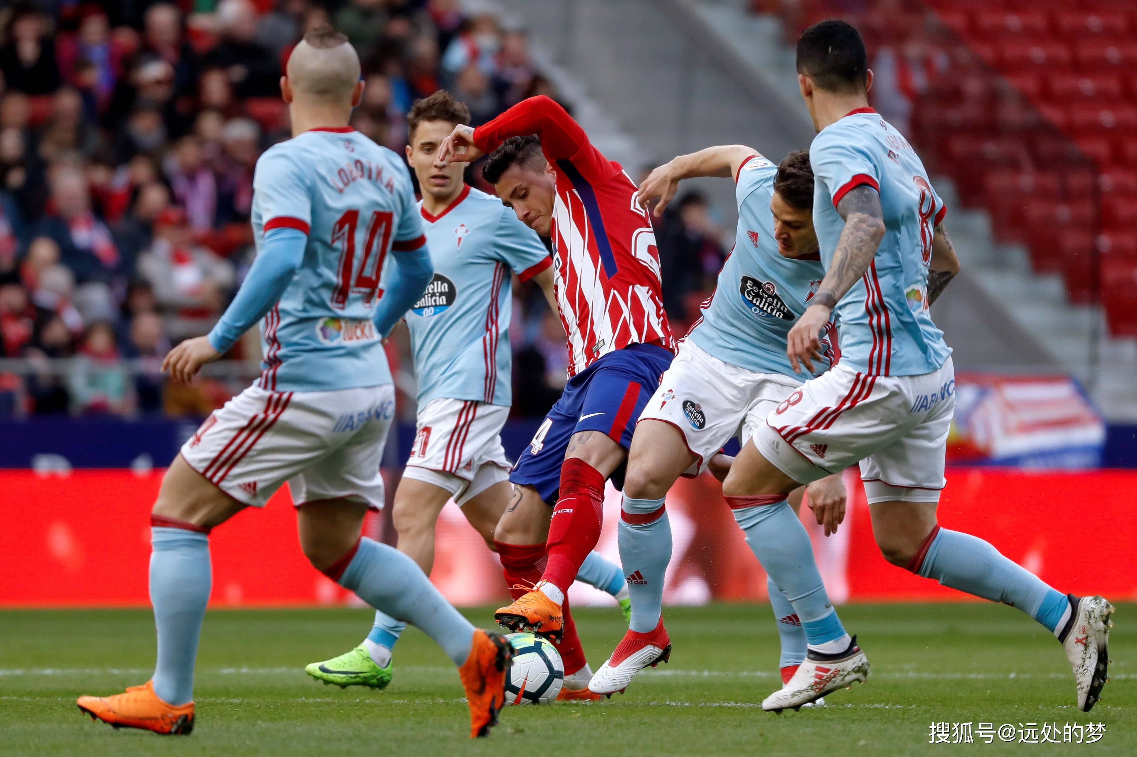 包含奥萨苏纳小胜对手，紧追争夺前列的词条