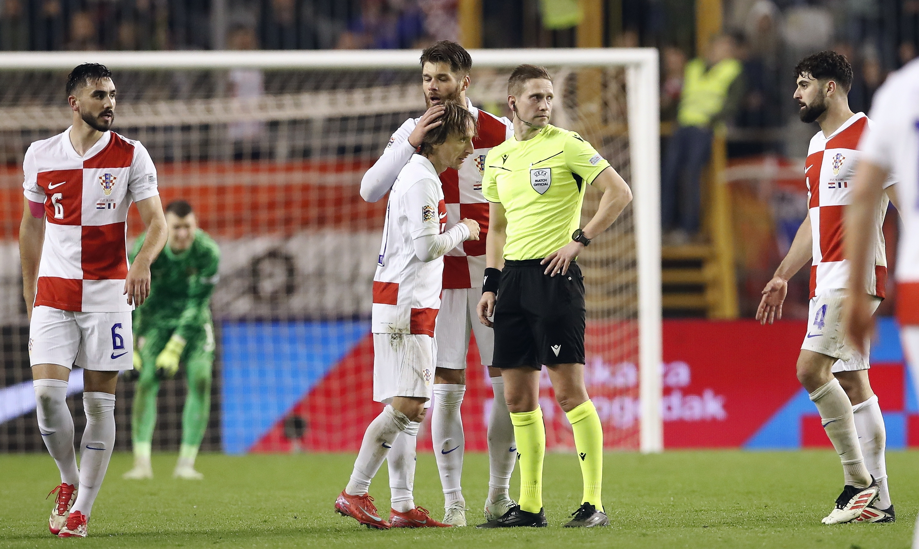 包含欧国联比赛：瑞典勇胜法国夺目耀眼的词条