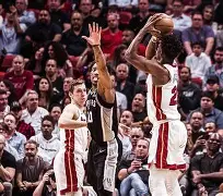 热火主场击败黄蜂，维奇齐心协力拿下胜利的简单介绍