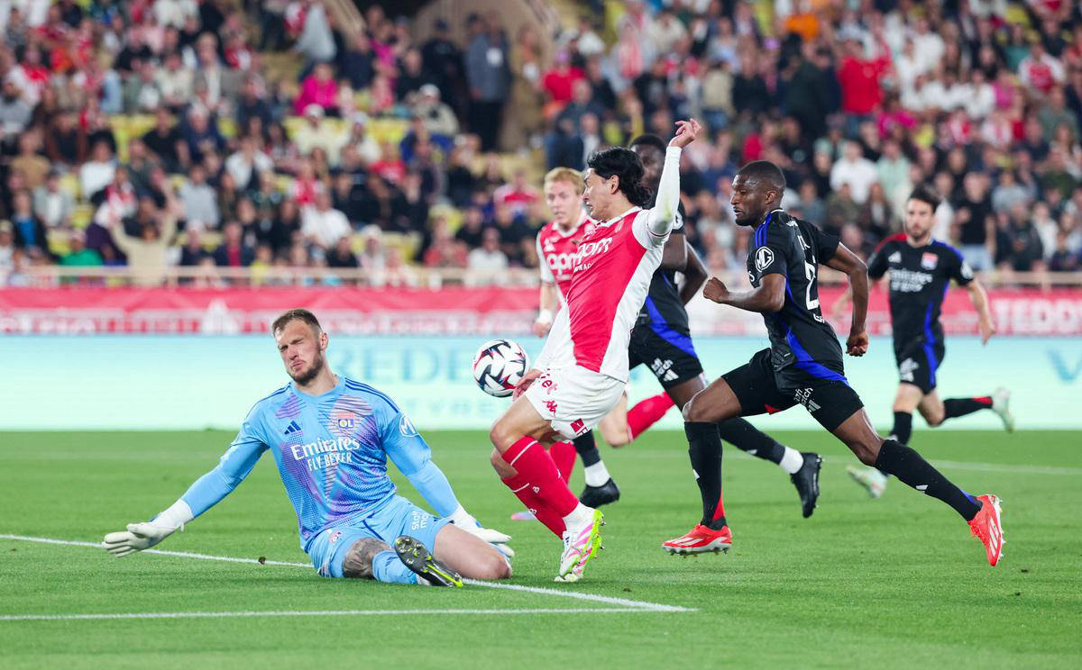 巴黎圣日耳曼轻松取胜，继续领跑法甲积分榜的简单介绍