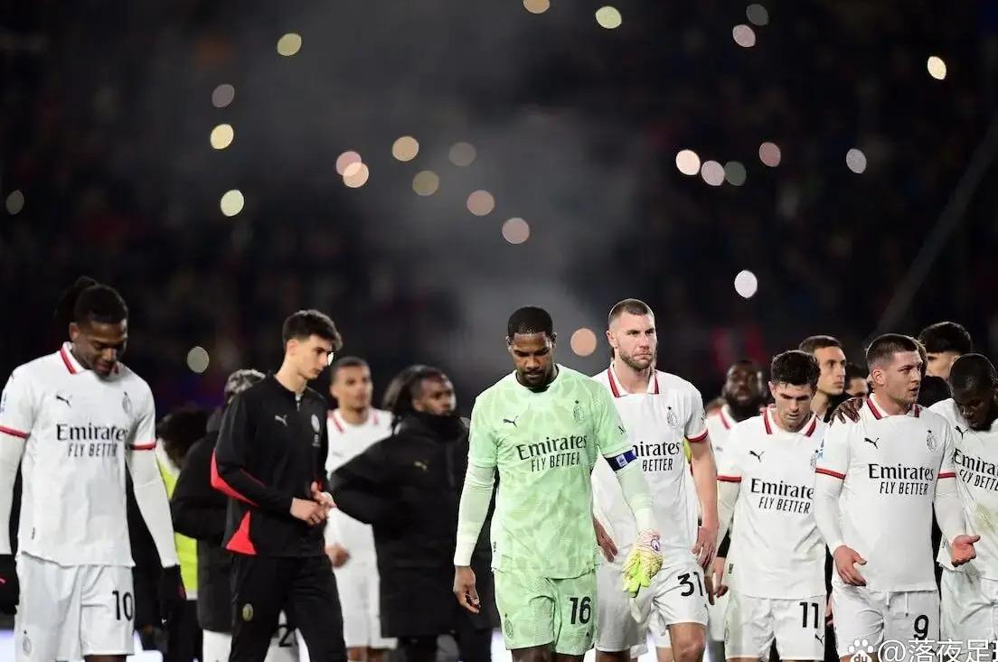 AC米兰主场遭遇困境,暂时失去领跑地位 AC米兰主场遭遇困境,暂时失去领跑地位