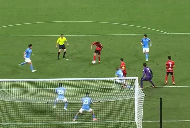 开云体育入口-亚眠主场告负，保级形势严峻的简单介绍