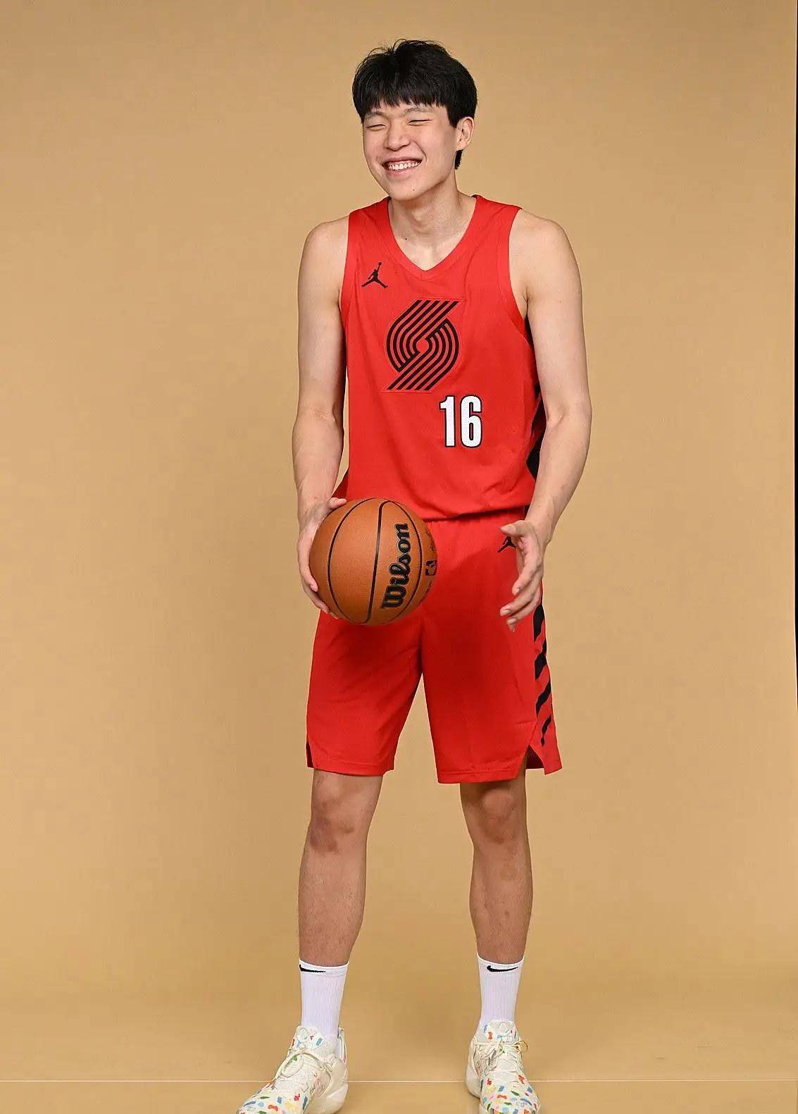 费城宵夜雷霆迎夺孔yangkaixin赞小牛，利拉德重返赛场