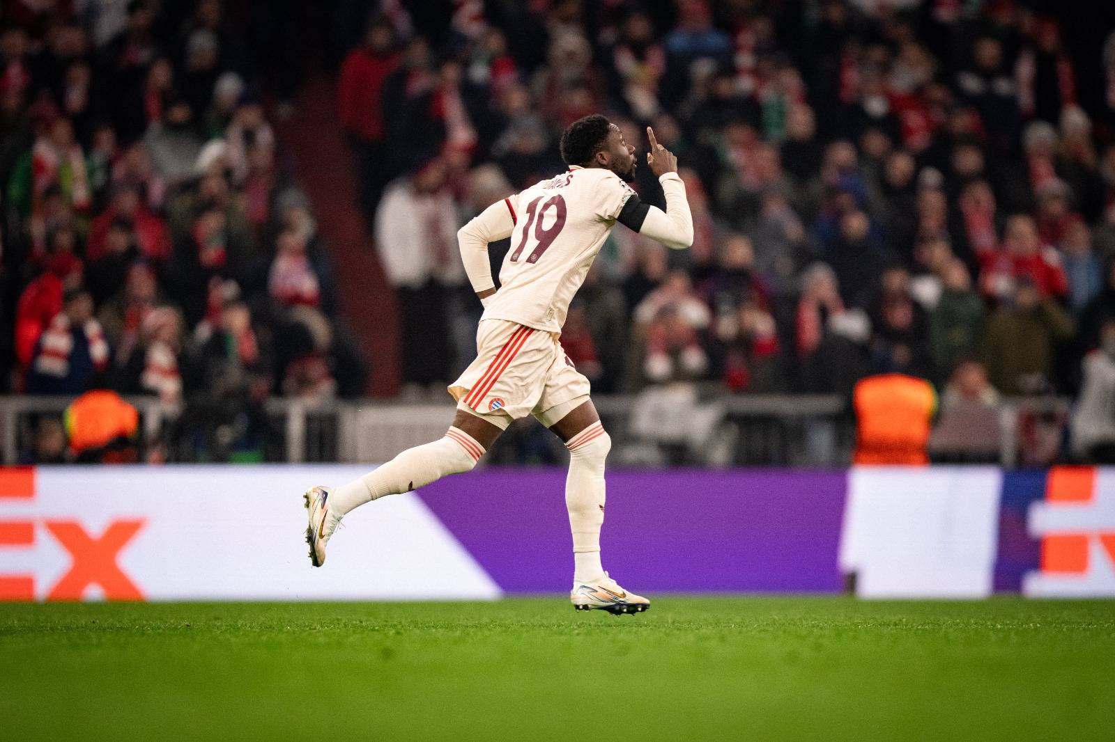 北马其顿客场告捷，晋级欧冠淘汰赛