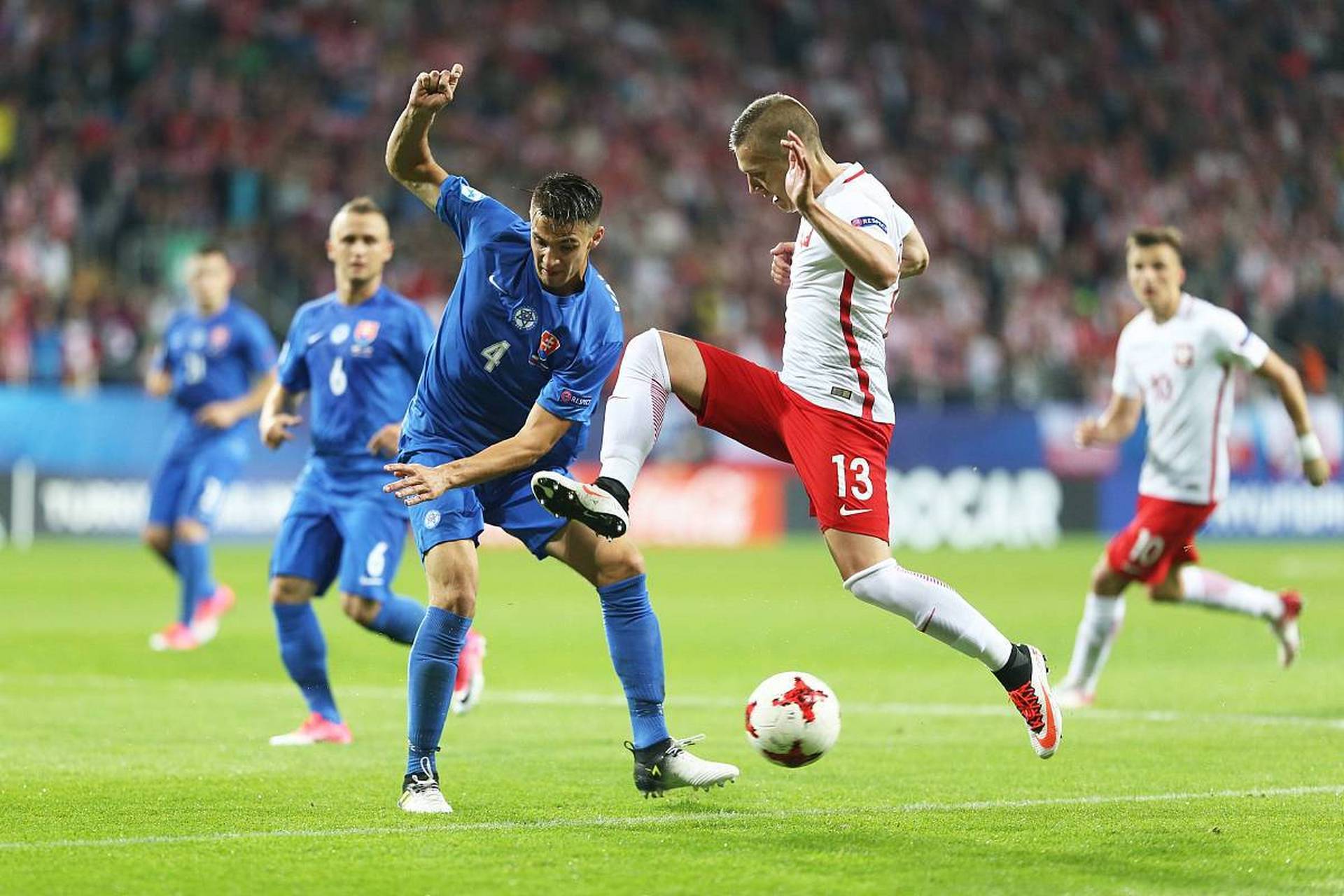 荷兰队在友谊赛中取得一场胜利