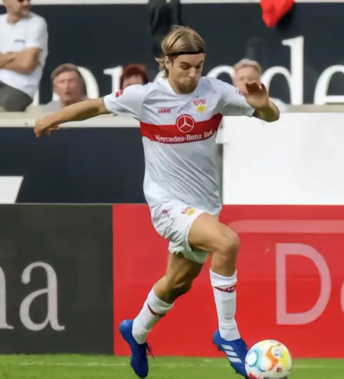 包含萨索洛客场大胜，为保级带来希望的词条