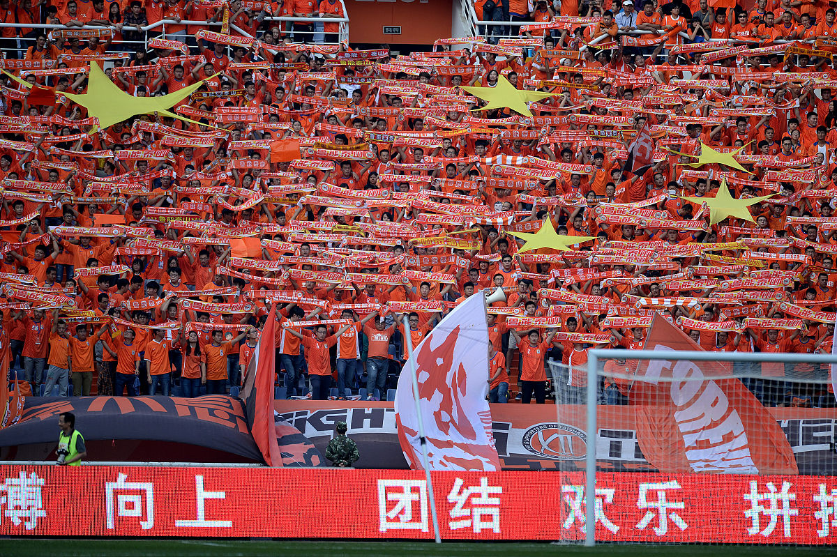 开云体育入口-中国职业足球比赛壮观开场，球迷备受激动