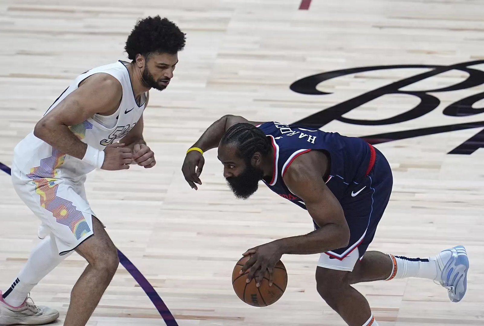 快船队在客场遭遇困难，最终险胜对手