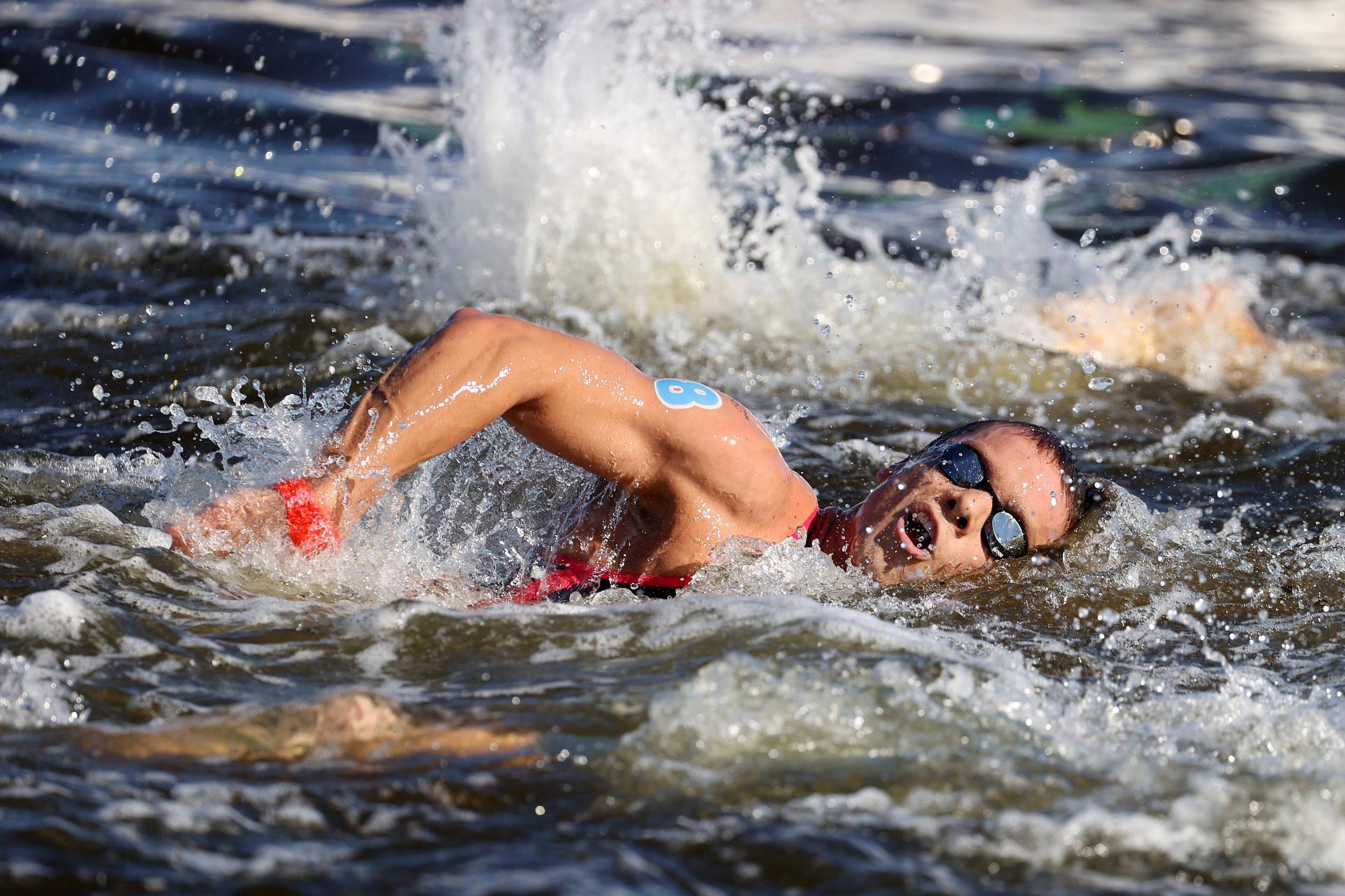 西班牙游泳名将再次夺冠水中的传奇