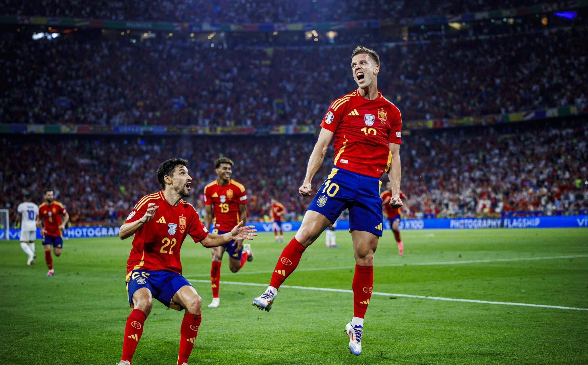 西班牙足球联赛拉开帷幕，球迷热情高涨的简单介绍