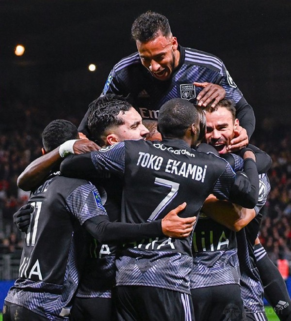 开云体育APP下载-里昂险胜南特，继续在竞争激烈的积分榜上领跑