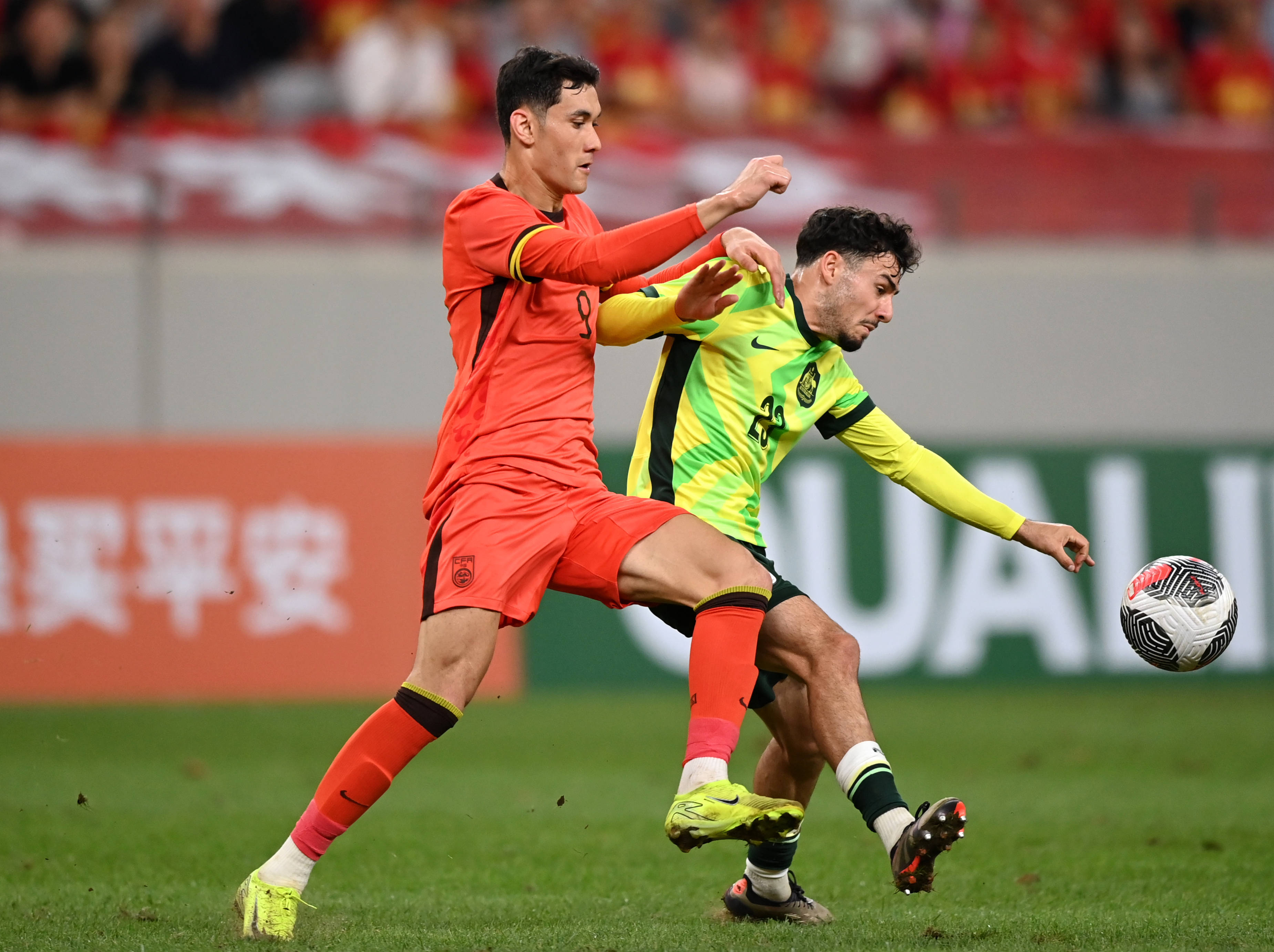 中国足球联赛中的重要比赛报道