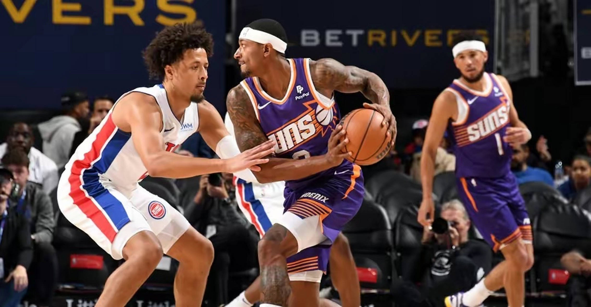 赛场上各路豪强纷纷展开激烈争夺 赛场上各路豪强纷纷展开激烈争夺