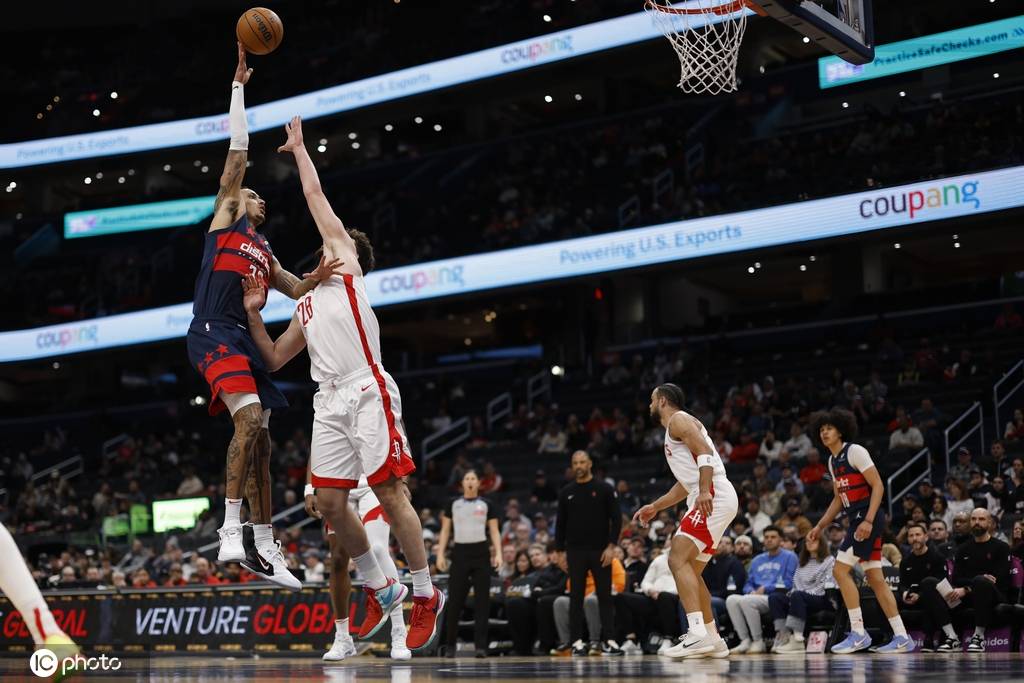 火箭大胜奇才，保持领先优势的简单介绍