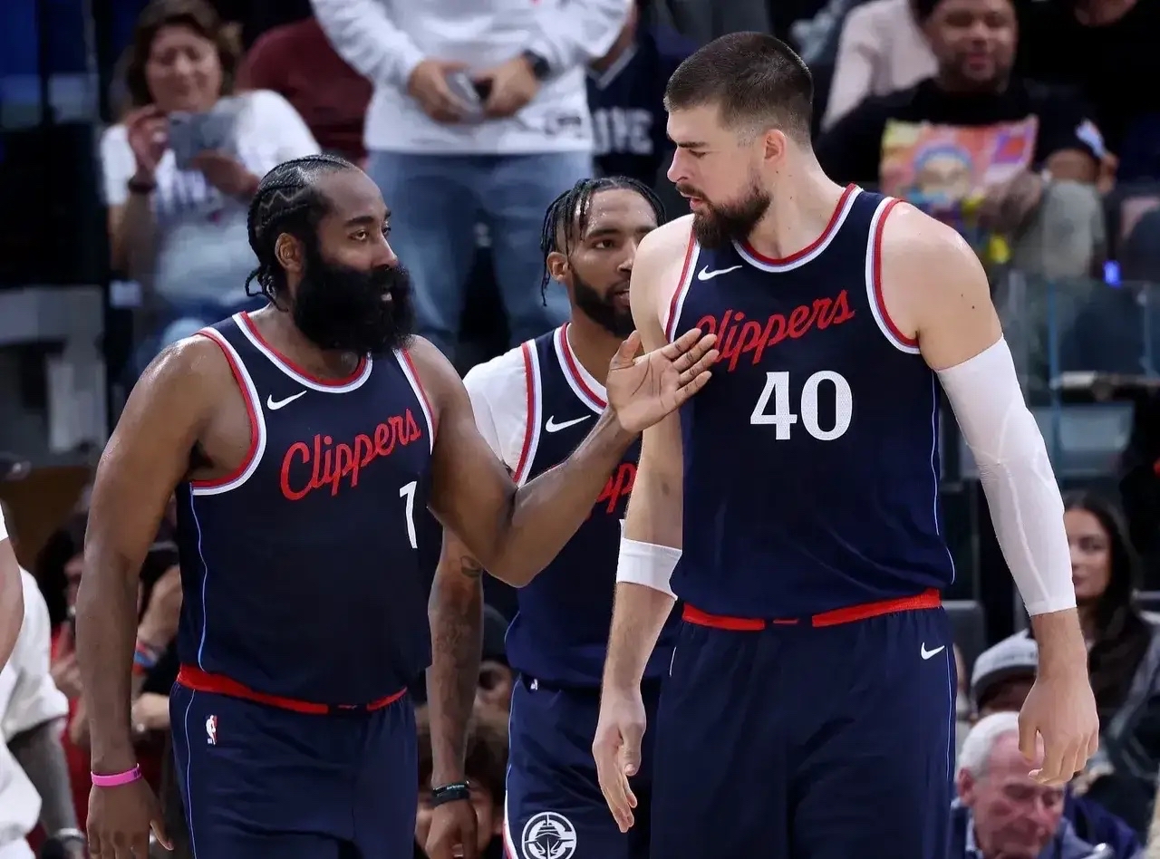 开云体育下载-快船主场胜猛犸，继续领跑西部