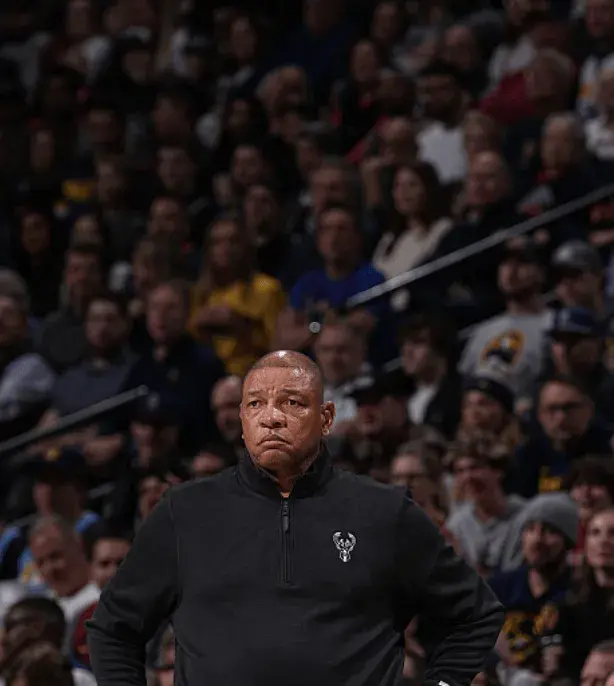 雄鹿胜掘金：米德尔顿舞刀弄枪