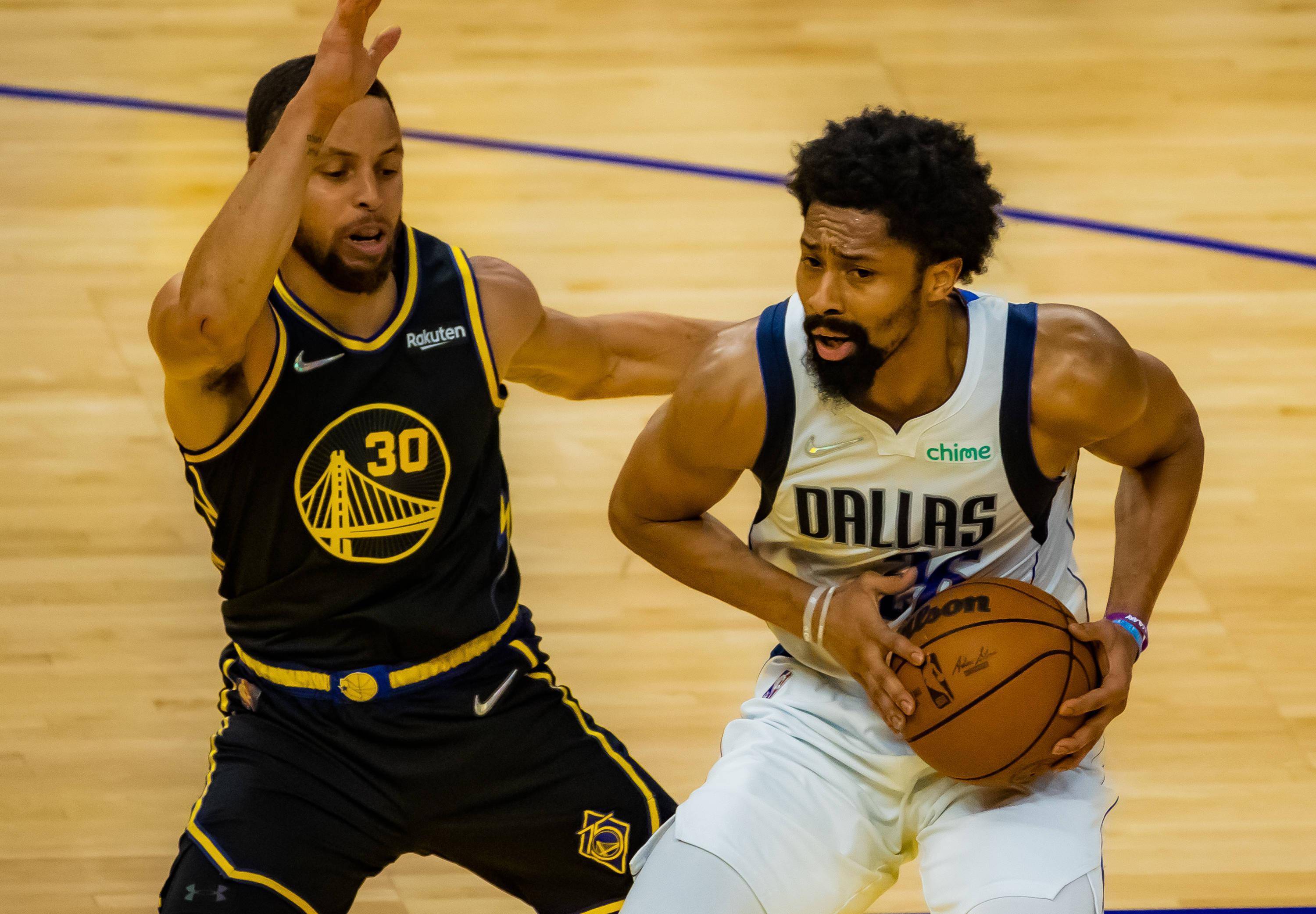 独行侠客场大胜洛杉矶快船，迎来两连胜